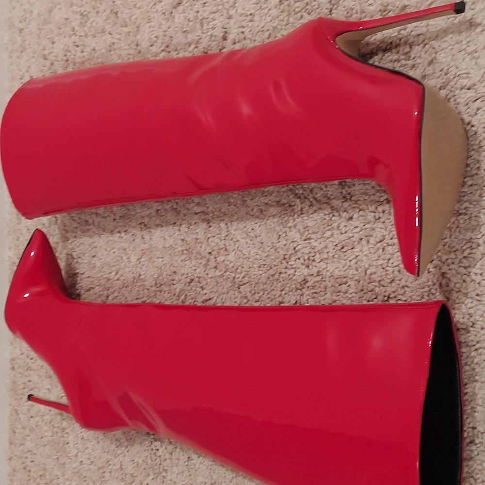 Boots - Picture 3 of 6